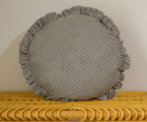 Coussin rond froufrous 45cm - FAIT MAIN en FRANCE - coton à rayures